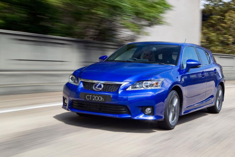 Lexus CT200h F-Sport 2011 года  (UK) (фото 16 из 21)